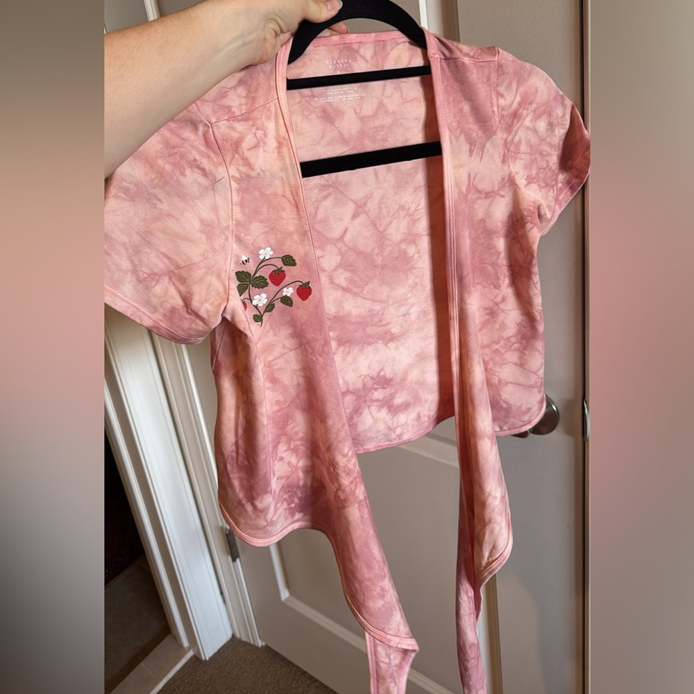 *Seconds* New unworn purusha Wrap strawberry top